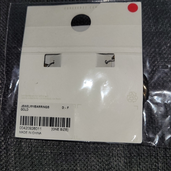 Earrings NWT - Picture 3 of 4